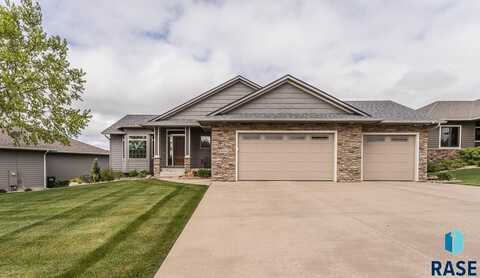 8005 S Sunny Oak Cir, Sioux Falls, SD 57108