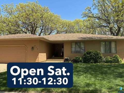 916 N Savannah Dr, Sioux Falls, SD 57103