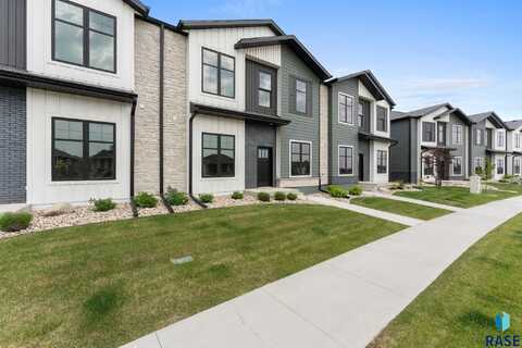 8619 W Shoreline Pl, Sioux Falls, SD 57107