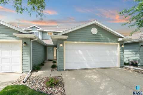5302 W Sourwood Pl, Sioux Falls, SD 57107