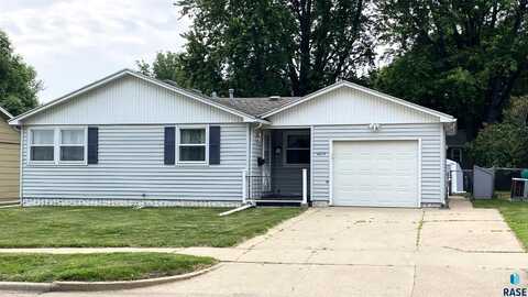 4013 E 21st St, Sioux Falls, SD 57103