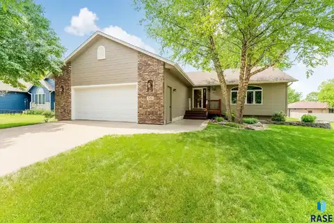 505 N Oak Ridge Rd, Brandon, SD 57005