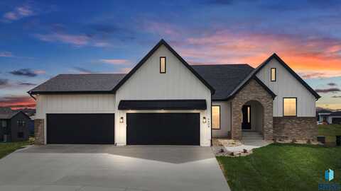 6609 E Hawker Cir, Sioux Falls, SD 57110
