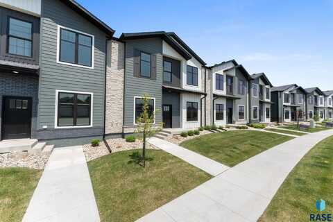 8621 W Shoreline Pl, Sioux Falls, SD 57107