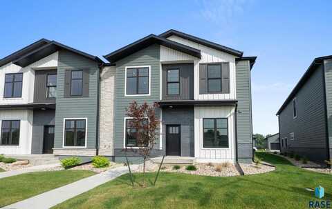 8617 W Shoreline Pl, Sioux Falls, SD 57107
