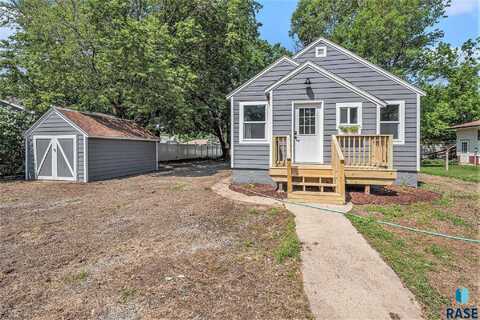309 Wipf St, Freeman, SD 57029