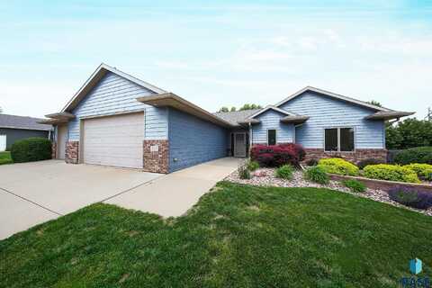 212 S Augusta Ave, Brandon, SD 57005