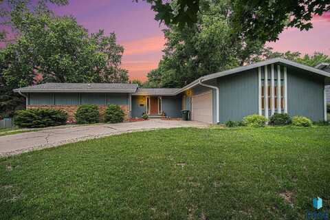 201 W Elm St, Luverne, MN 56156