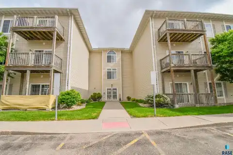 7446 S Louise Ave Ave, Sioux Falls, SD 57108