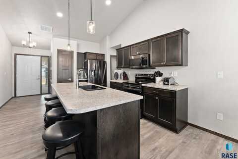 6802 W Gresford Pl, Sioux Falls, SD 57106