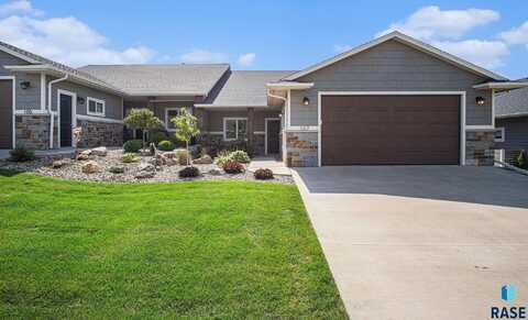 107 N Pine Lake Dr, Sioux Falls, SD 57110