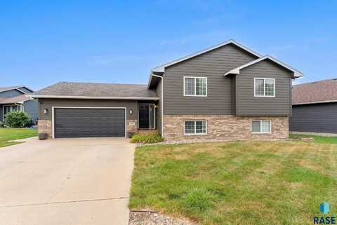608 Honeysuckle Dr, Harrisburg, SD 57032