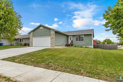 618 Perry Ln, Harrisburg, SD 57032