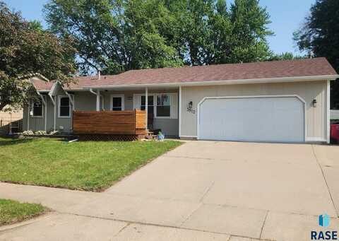 3912 Ronning Dr, Sioux Falls, SD 57103
