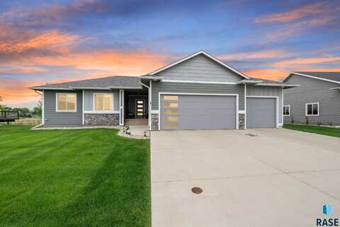 935 N Spencer Ln, Tea, SD 57064