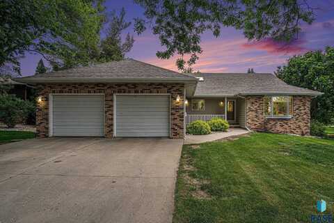 1024 N Josephine Ave, Madison, SD 57042