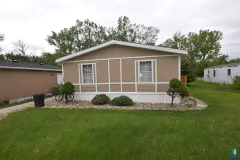 1101 N Mayflower Pl, Sioux Falls, SD 57103