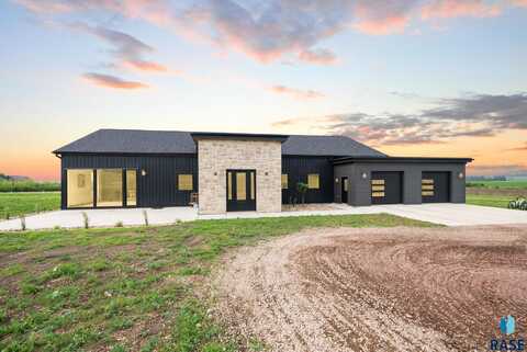 46364 257th St, Hartford, SD 57033