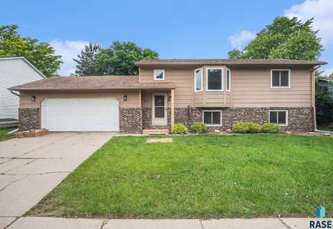 905 S Suburban Dr, Sioux Falls, SD 57110