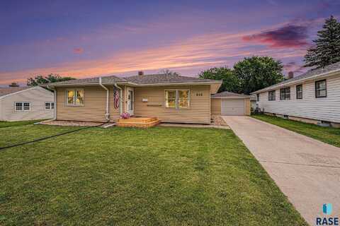 506 N Josephine Ave, Madison, SD 57042