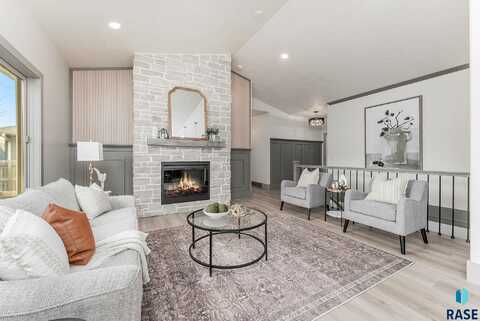 5109 Manchester Ct, Sioux Falls, SD 57108