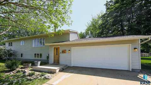 8309 W 42nd St, Sioux Falls, SD 57106