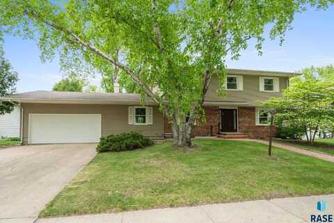 538 17th Ave S, Brookings, SD 57006