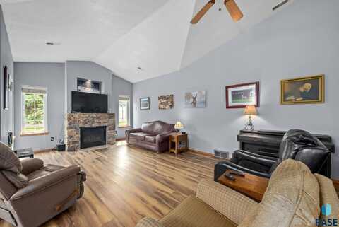 7200 S Hoffman Pl, Sioux Falls, SD 57108