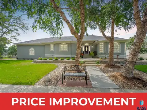 417 E Meadowlark Cir, Brandon, SD 57005