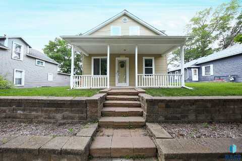 331 N Main Ave, Garretson, SD 57030