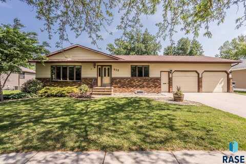 217 E Barck Ave, Luverne, MN 56156