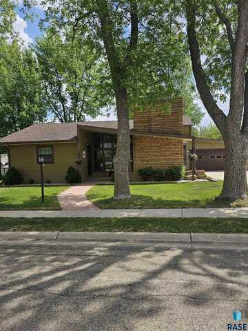 1005 8th Ave, Pipestone, MN 56164