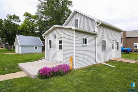 129 S Main Ave, Colman, SD 57017