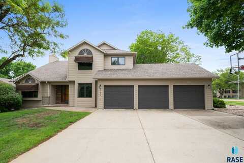 4704 S Pasque Cir, Sioux Falls, SD 57105