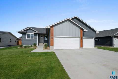 1115 Heatherwood Ave, Madison, SD 57042