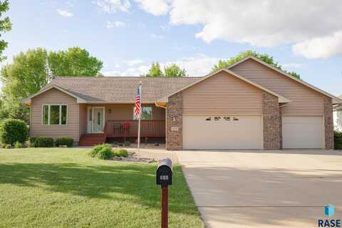 608 Par Tee Dr, Hartford, SD 57033