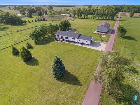 46687 276th St, Lennox, SD 57039