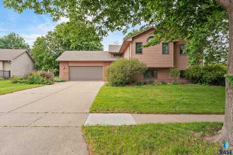 704 N Marquette Ave, Sioux Falls, SD 57110