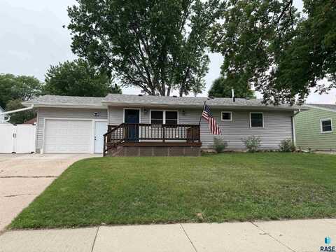 609 Bahnson Ave S, Sioux Falls, SD 57103