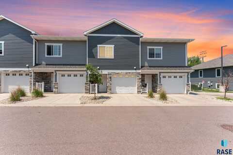 872 S Sycamore Ave, Sioux Falls, SD 57110