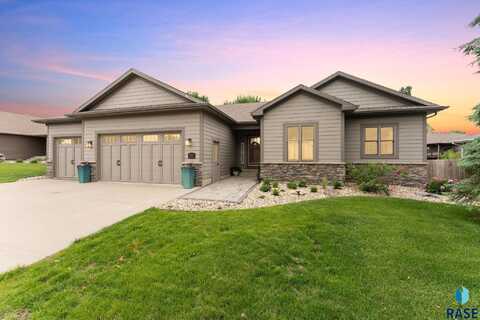 1325 W Whitechurch Ln, Sioux Falls, SD 57108