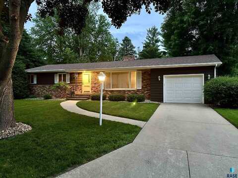 511 W Crawford St, Luverne, MN 56156
