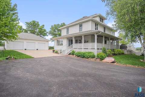 102 S Walnut Ave, Luverne, MN 56156