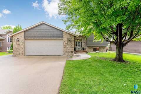 612 Falcon Ave, Harrisburg, SD 57032