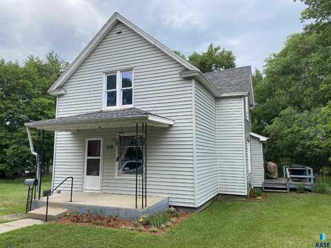 108 E Prospect Ave, Flandreau, SD 57028