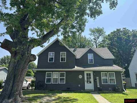 214 NE Crosby Avenue, Madelia, MN 56062