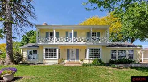 901 Clear Lake Drive, Waseca, MN 56093