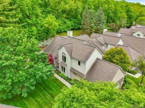 135 Hampton Court, Northville, MI 48168