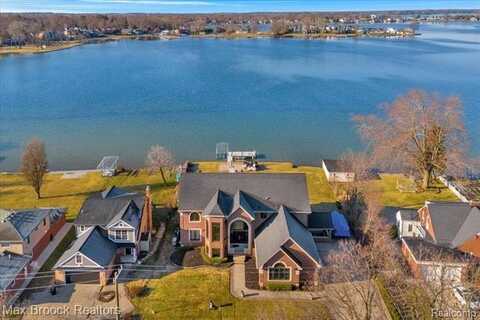 985 JAMES K Boulevard, Pontiac, MI 48341