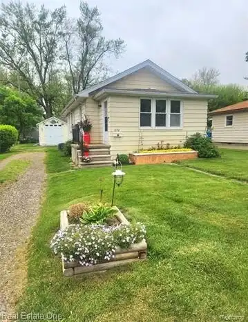 1094 Lakeview Street, Waterford, MI 48328